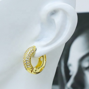 Boucles d'oreilles créoles classiques, exquises et élégantes, pavées de zircons et de cristaux, plaquées or, magnifiques bijoux créoles classiques, cadeau - Product Image 4