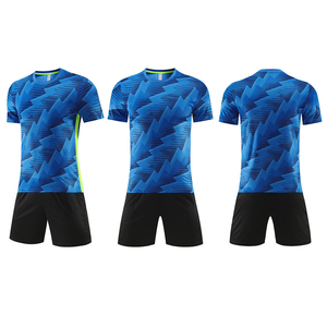 <span class=keywords><strong>Outlet</strong></span> di Fabbrica: Set Personalizzato OEM di Abbigliamento Sportivo da <span class=keywords><strong>Calcio</strong></span>, Maglia e Pantaloncini Traspiranti e Antirughe per Club e Tifosi - Product Image 1