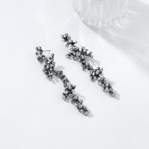 ต่างหูแฟชั่น Kaimei 2026 รูปทรงกิ่งไม้ประดับเพชร หลายชั้น ต่างหูระย้าแบบยาว สำหรับงานปาร์ตี้ สไตล์วินเทจ ลายใบไม้สีทอง สำหรับผู้หญิง - Product Image 4