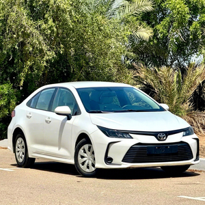 Toyota Híbrido Sedán Blanco 2021 Usado, Tracción Delantera, Volante a la Izquierda, Faros LED, R16 para Exportación - Product Image 1