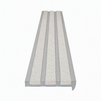 Profilé de marche d'escalier en aluminium moderne, couleur personnalisée, profilé de sécurité pour escalier extérieur, bordure de marche de type « Bull Nose » pour usage commercial