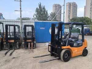 Chariot élévateur Toyota 7FD d'occasion, 3 tonnes, mât 2 étages, moteur diesel, faible nombre d'heures, hauteur de levage 3000 mm, boîte de vitesses, roulement, moteur bien entretenus - Product Image 3