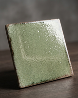Maßgefertigte Handgepolsterte Leuchtende Craquelé-Glasur 100x100mm 8mm Dicke Antibakterielle Moderne Innen-Keramikwandfliesen Luxusvilla