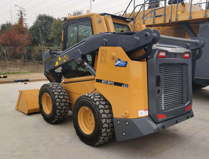 Chargeuse compacte sur pneus XC7-SV12 de 1,2 tonne avec levage vertical, puissant moteur turbo Yanmar et hydraulique à haut débit, prête à l'emploi - Product Image 5