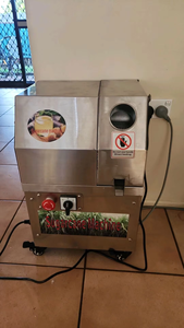 Extractor de Jugo de Caña de Azúcar Eléctrico de Acero Inoxidable de Bajo Precio con Motor de 450W para Uso en Pequeños Negocios - Product Image 5