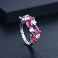 Bague polyvalente en cuivre et zircon multicolore, forme cœur, romantique, durable, base métallique, pour toutes les occasions, ajustement confortable, bague tendance