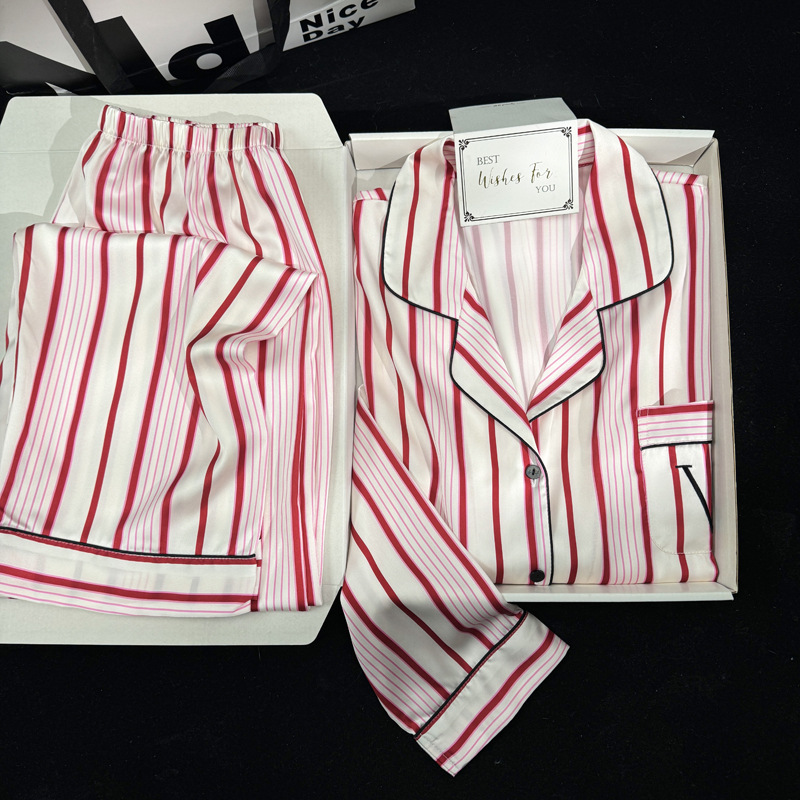 Rayas verticales rojas