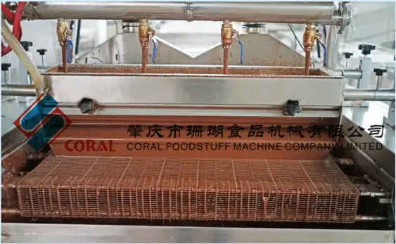 पेशेवर वाणिज्यिक वेफर मशीन चॉकलेट कोटिंग मशीन वेफर बिस्किट के लिए चॉकलेट एनरोबिंग मशीन