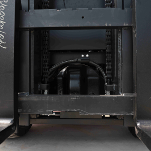 מלגזה דיזל הידראולית חדשה של ניסאן, 3 טון, עם מושב לנהג ורכיבים מרכזיים כלולים - Product Image 1