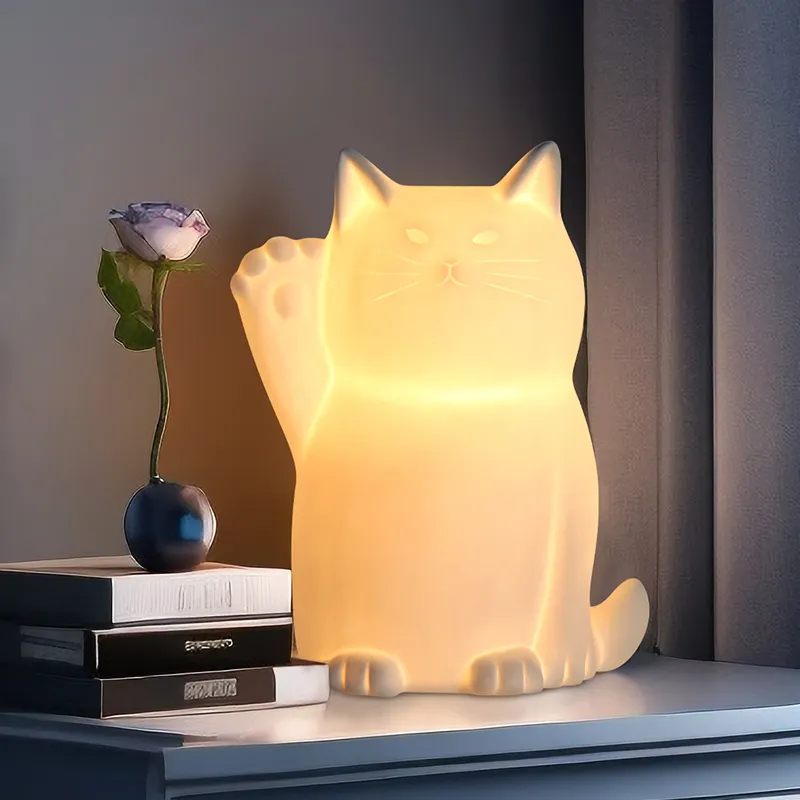 Großhandel individuelles Logo Kawaii niedliche Tiernachtlichtlampe Matte Katze bequeme und elegante Keramik Handwerk Tischlampen