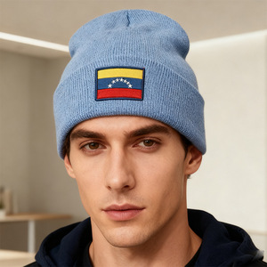 Bonnet unisexe personnalisé en jacquard 100 % acrylique avec drapeau national brodé, idéal pour les <span class=keywords><strong>voyages</strong></span> et la plage en hiver - Product Image 3