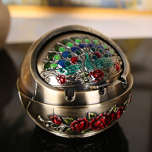 Cenicero esférico retro de aleación de zinc con tapa, bonito para dormitorio, moderno e individual, a prueba de viento para el hogar. - Product Image 3