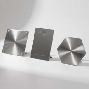 Plaques signalétiques métalliques personnalisées en gros : badges 3D en laiton argenté et doré, plaques gravées en acier inoxydable et aluminium - Product Image 1