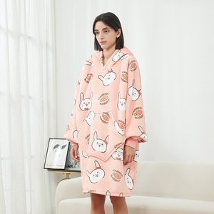<span class=keywords><strong>Lapin</strong></span> de dessin animé personnalisé <span class=keywords><strong>hiver</strong></span> chaud flanelle polaire portable surdimensionné à capuche couverture cadeaux - Product Image 3