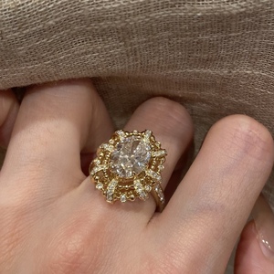 Anello con Diamante Coltivato in Laboratorio da 3 Carati, Stile Retrò, Ovale, 18k Oro Giallo, Purezza D VVS, Bicolore - Product Image 1