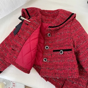 Traje de lujo ligero para niñas, conjunto de 2 piezas de poliéster rojo con solapa y falda plisada de manga larga, ropa de invierno cálida para niños - Product Image 4