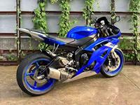 Yamaha R6 599cc, moto sportive à quatre cylindres en ligne à haut régime avec YCC-T