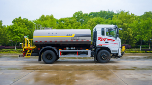 Camión Cisterna Dongfeng 4X2 de China con una Capacidad de 12300L, Apto para Lavado de Árboles en Carreteras, Riego y Reducción de Polvo - Product Image 5