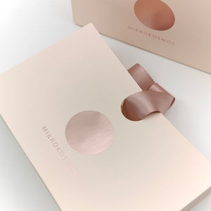 Sacs en papier pour vêtements en carton recyclable avec logo personnalisé en gros, sacs cadeaux de luxe de grande et moyenne taille, blancs, impression sérigraphique - Product Image 3