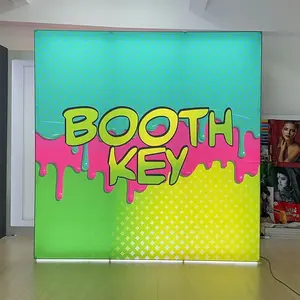 Mudah diatur sesuai pesanan promosi Logo kustom kain aluminium Backdrop Stan Expo lampu belakang 10 kaki Pameran berdiri pajangan Pop Up