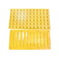Tapis de dôme tronqué à montage en surface jaune Tapis d'avertissement ADA
