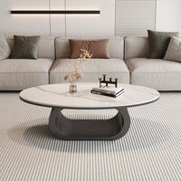 Table basse de forme irrégulière en dalle de pierre ovale, design moderne et minimaliste, idéale pour les petits espaces de vie et l'usage domestique.