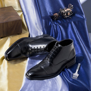 รองเท้าสไตล์อังกฤษสำหรับผู้ชายหนังกลับหนังแท้แบบผูกเชือกธุรกิจลำลองระบายอากาศได้น้ำหนักเบาแฟชั่นอินเทรนด์ดีไซน์คลาสสิก - Product Image 4