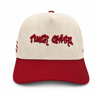 Cappellino da Baseball a 5 Pannelli in Camoscio con Ricamo 3D in Rilievo, Bicolore Crema e Rosso, Visiera Curva Strutturata, Chiusura Regolabile Unisex Personalizzabile