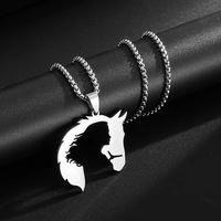 Collier pendentif tendance et polyvalent en acier inoxydable avec motif tête de cheval ajourée pour homme et femme, idéal pour le quotidien