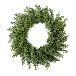 Guirlande de pin artificielle verte ronde de 5 pouces en plastique durable, décoration de Noël pour la maison, accessoires de fête en plein air, accessoires de mariage - Product Image 5
