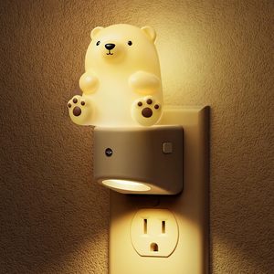 ไฟกลางคืนรูปหมี 3 มิติ น่ารัก เสียบปลั๊กติดผนัง พร้อมเซ็นเซอร์ตรวจจับแสง RGB + แสงสีขาวอบอุ่น 3000K สำหรับห้องนอน - Product Image 1