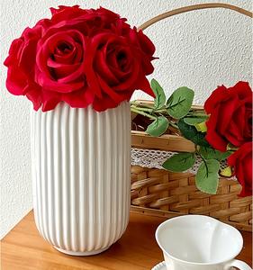 Rose Nouvelle Conception <span class=keywords><strong>Belle</strong></span> Fleur Artificielle en Soie Colorée Réaliste Faite à <span class=keywords><strong>la</strong></span> Main Cadeau <span class=keywords><strong>de</strong></span> <span class=keywords><strong>la</strong></span> Saint-Valentin Décoration Intérieure Maison - Product Image 5