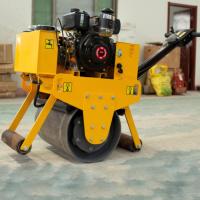 Rouleau vibratoire à tambour unique de fabrication chinoise pour le projet de construction routière en Oman – Machine de compactage routier fiable