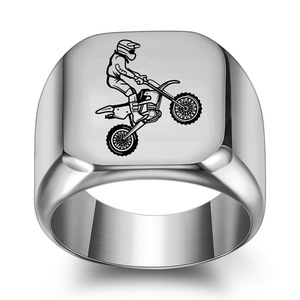 Bague carrée en acier inoxydable 18MM gravée au laser avec motif moto, bijou de mode pour homme, cadeau - Product Image 1