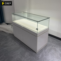 Nhà Máy OEM Nhà Máy Cửa Hàng Bán Lẻ Lịch Thi Đấu Cửa Hàng Sang Trọng Trang Trí Nội Thất Thiết Kế Glass Metal Showcase Tủ Trưng Bày