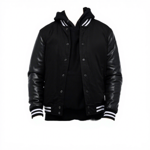 Chaqueta Varsity con Capucha para Hombre, Totalmente Negra, Mangas de Cuero PU, Ribete a Rayas, Logotipo Personalizado, Fabricación OEM, Chaquetas Varsity para Hombre - Product Image 1