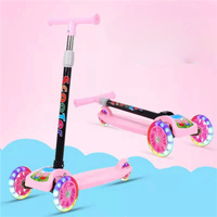 Trottinette pliable moderne à trois roues pour enfants avec capteur, hauteur réglable, roues en plastique légères, frein arrière et pédale élargie 3-6 ans