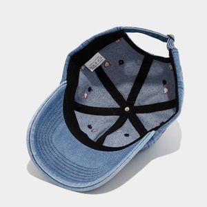 <span class=keywords><strong>Gorra</strong></span> de béisbol personalizada de 6 paneles con bordado de toro, malla <span class=keywords><strong>negra</strong></span> y azul claro, estilo Dad Hat sin estructura, con detalles metálicos. - Product Image 5