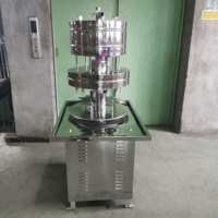 Machine manuelle de remplissage et de bouchage de bouteilles PET pour jus d'eau liquide, huile et boissons en poudre avec emballage en verre à bande transporteuse