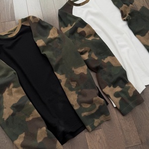 T-shirt à manches longues double couche personnalisé en tissu gaufré thermique à manches longues avec imprimé camouflage - Product Image 3