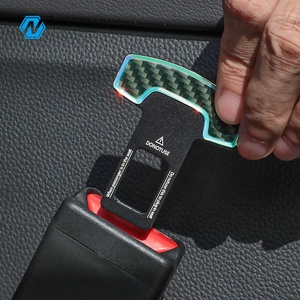 A fibra luminosa personalizada do carbono do logotipo Car Seat <span class=keywords><strong>Belt</strong></span> Extender Plug Clip Segurança do carro com todo o logotipo do carro - Product Image 5