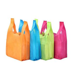 Camiseta con chaleco estampado personalizado Bolsas de compras no tejidas Bolsas reutilizables ecológicas para venta al por menor, promociones y embalaje de regalos - Product Image 3