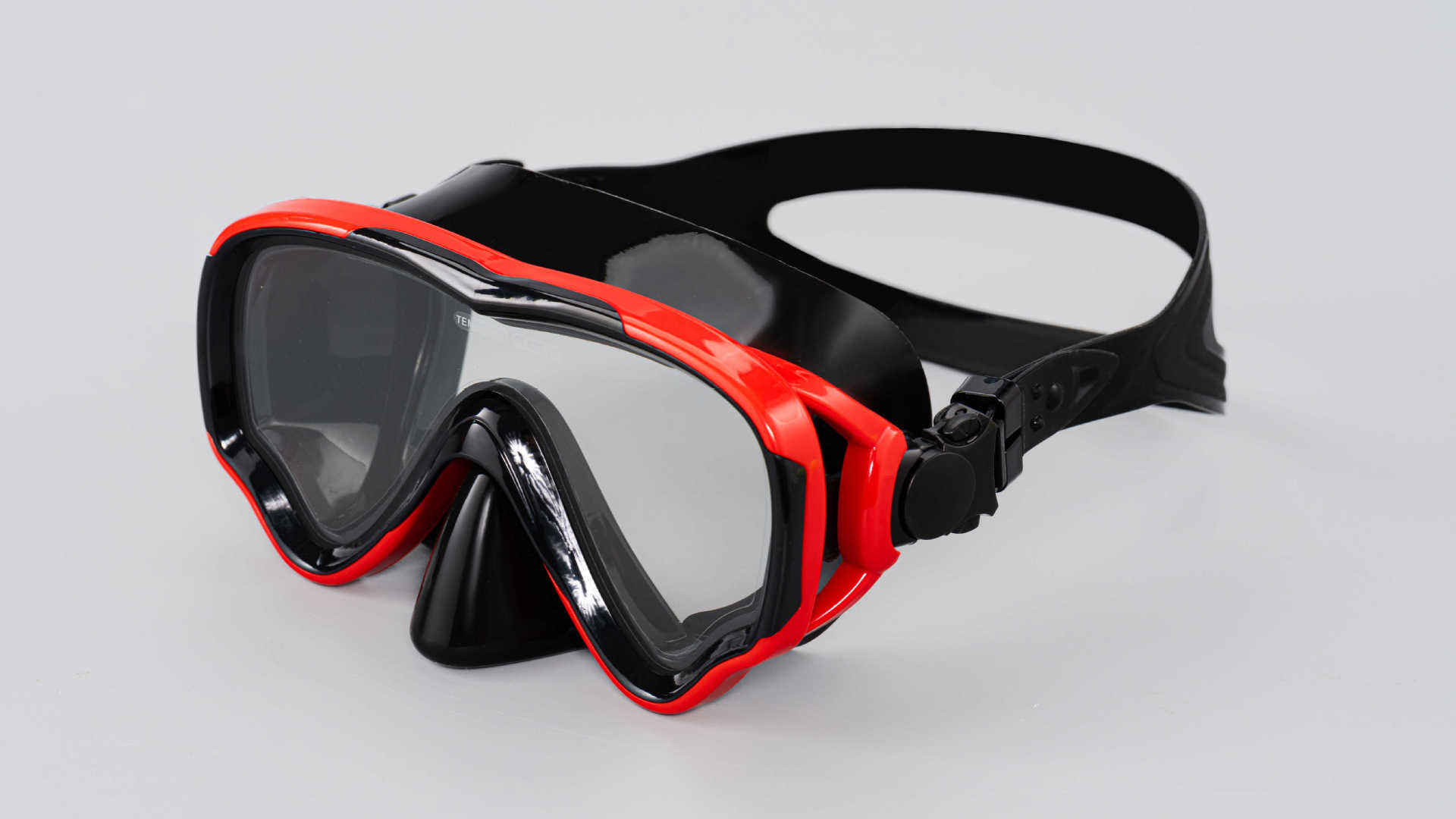 สีดำและสีแดง