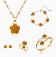 XF Promotion Exceptionnelle : Ensemble de Bijoux Femme Tendance Fleur Porte-Bonheur, Trèfle à Quatre Feuilles Noir et Rose, Plaqué Or – Bracelet, Jonc, Bague, Boucles d'Oreilles, Collier