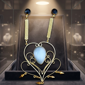 Collier de mariage tendance en laiton plaqué or, avec pendentif en cristal de quartz étincelant en forme de poire, style ras-de-cou à maillons - Product Image 3