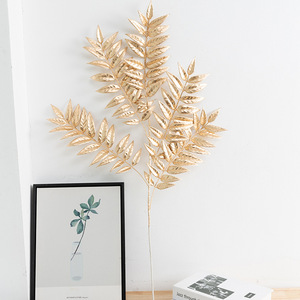 Arrangement de <span class=keywords><strong>fleurs</strong></span> artificielles <span class=keywords><strong>en</strong></span> plastique doré réaliste fait <span class=keywords><strong>à</strong></span> la main pour Pâques, Noël, Nouvel An, la Saint-Valentin, la remise des diplômes - Product Image 3