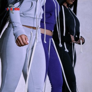 Completo Streetwear da Donna in Due Pezzi, Personalizzabile per Ragazze Alte, Tuta Sportiva con Felpa con Zip a Maniche Lunghe e Pantaloni a Zampa - Product Image 3