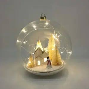 Led Christmas Cottage Half Open Led Plastik kugel mit Weihnachts dekoration innen für Innendekoration