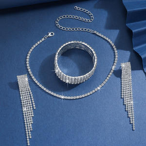 Accesorios al por mayor transfronterizos: Conjunto de collar de cadena de cobre de moda para mujer, pendientes de borla y pulsera con cristales de imitación. - Product Image 2