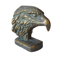 Sculpture d'aigle antique en métal durable, figurine sculptée et gravée en fonte pour la décoration intérieure et les objets de collection
